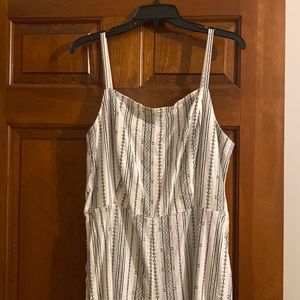 Most comfortable jumpsuit ever!! Black and white detail, pockets!!